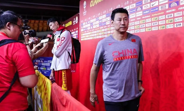 太阳城娱乐-杨毅评当年CBA假球：李春江被上海队球员做掉，李楠成为牺牲品